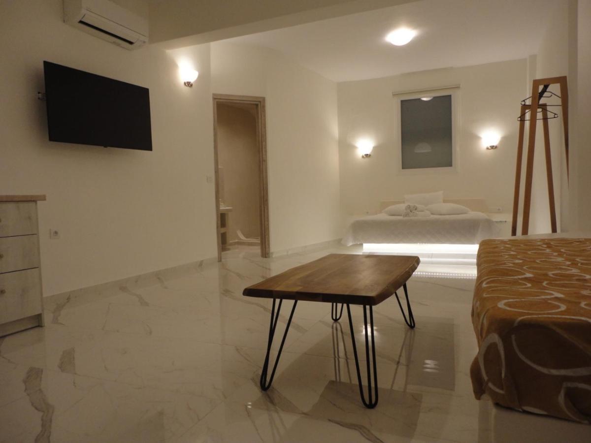 Triena Apartments Fira  Zewnętrze zdjęcie