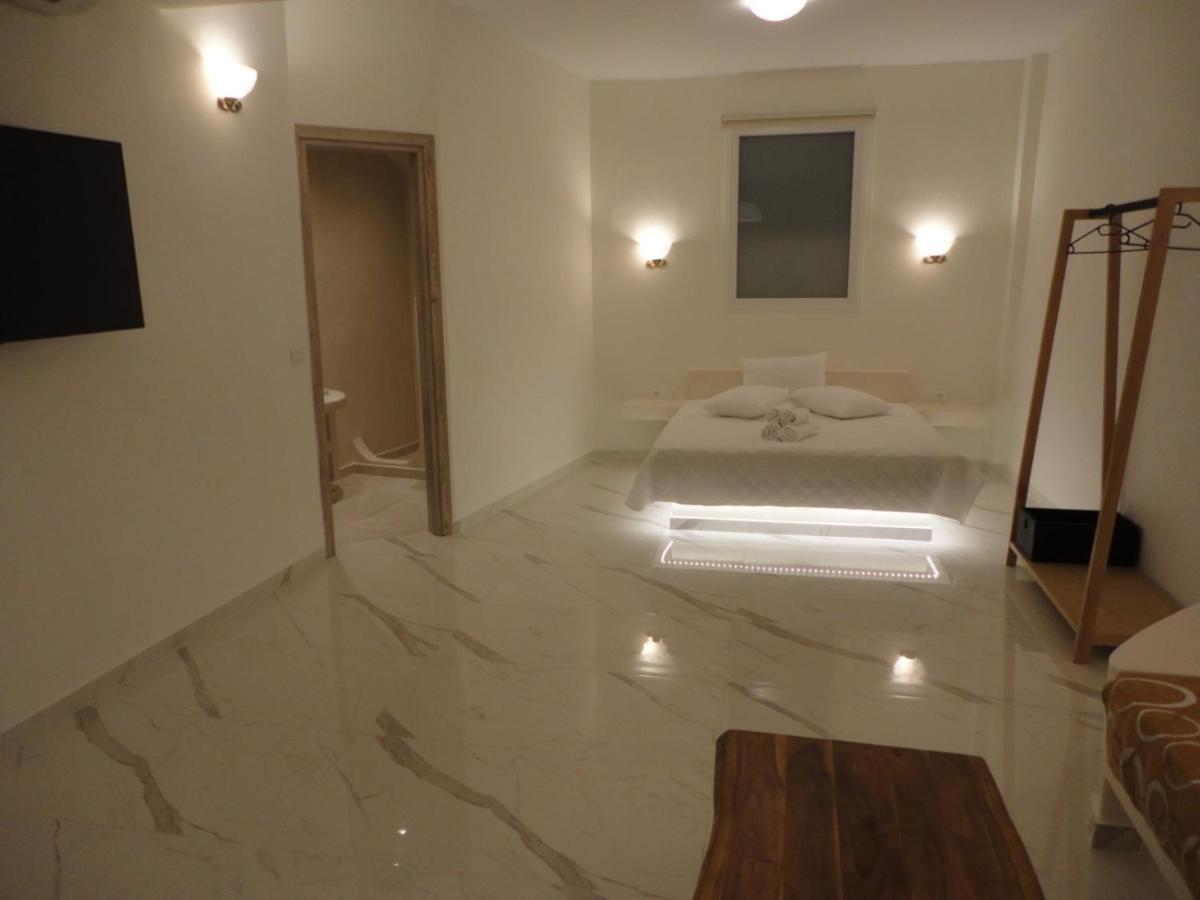 Triena Apartments Fira  Zewnętrze zdjęcie