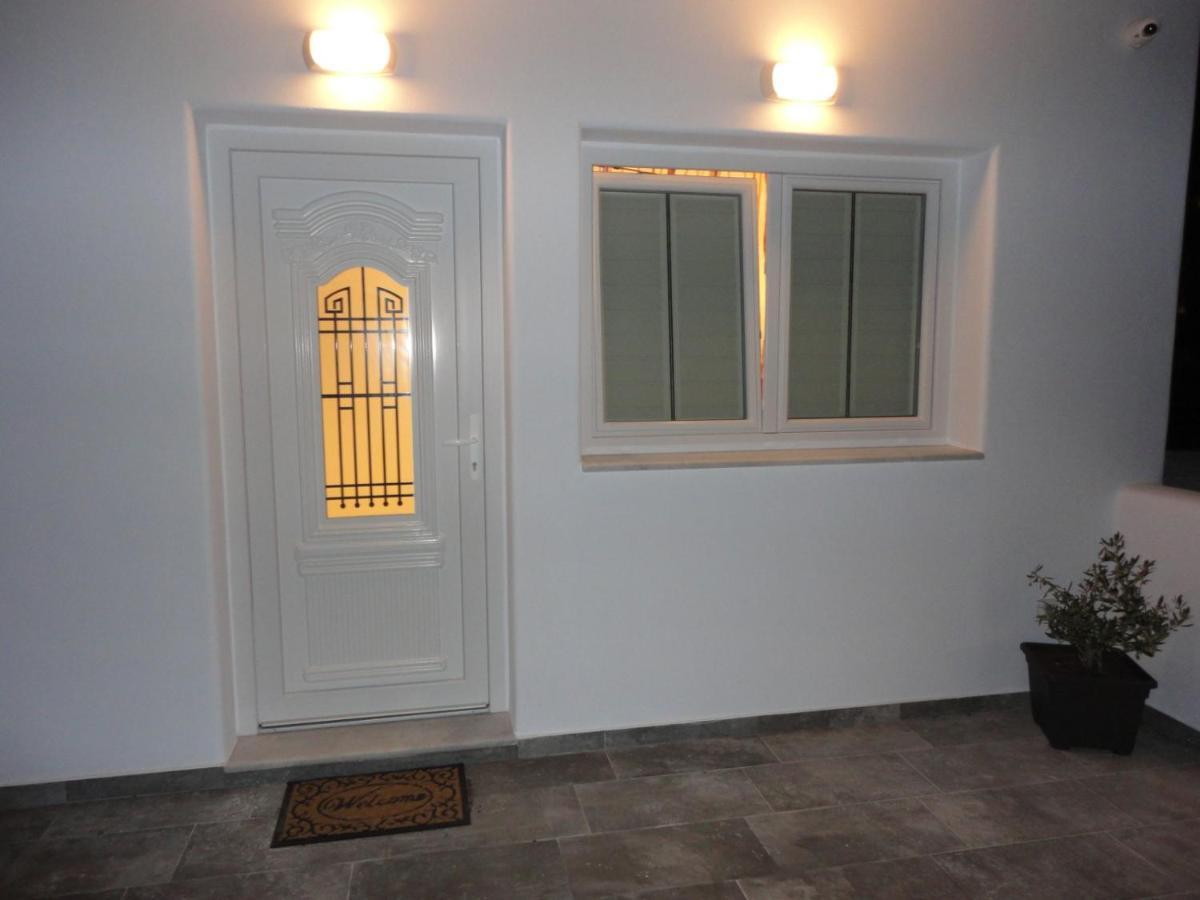 Triena Apartments Fira  Zewnętrze zdjęcie